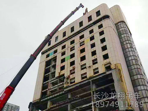 長沙金帝大酒店吊挖機上頂樓-(4)